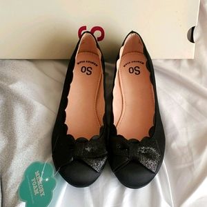 So brand girls dress shoes